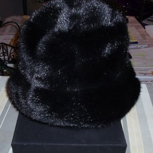 NWOT Faux Fur Hat – Black